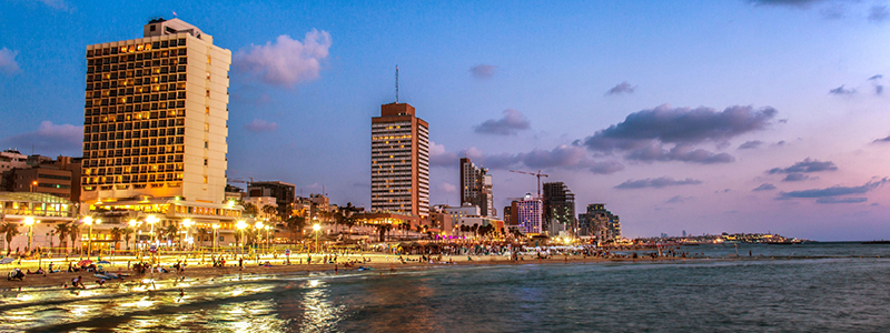 Tel Aviv i kvällsljus.
